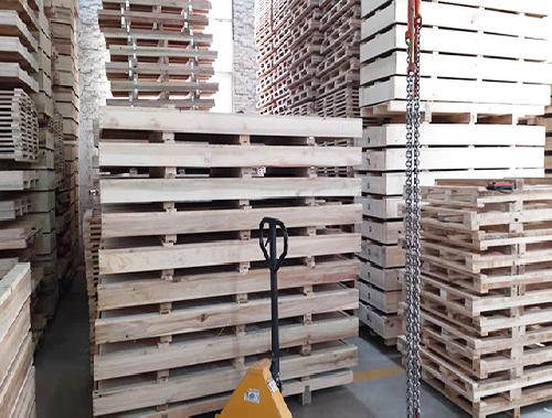 木托盤生產(chǎn)現(xiàn)場(chǎng)